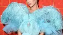 Penyanyi Katy Perry berpose saat menghadiri Gala amfAR Los Angeles yang kesembilan di Beverly Hills, California, AS, (18/10). (Jon Kopaloff/Getty Images/AFP)