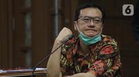 Terdakwa kasus dugaan korupsi di PT Asuransi Jiwasraya dari kalangan pengusaha, Benny Tjokrosaputro saat menjalani sidang lanjutan di Pengadilan Tipikor Jakarta, Senin (6/7/2020). Sidang mendengar keterangan saksi. (Liputan6.com/Helmi Fithriansyah)