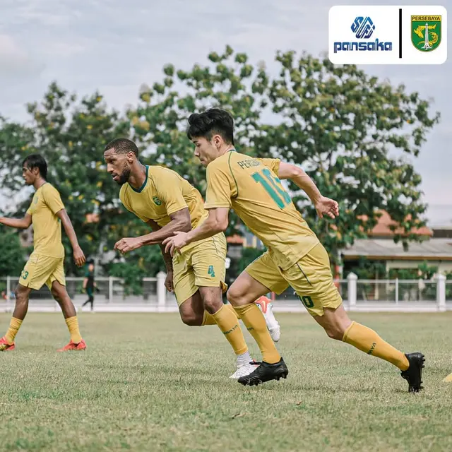 5 Momen Persahabatan Alie Sesay dan Taisei Marukawa, Pemain Asing Persebaya