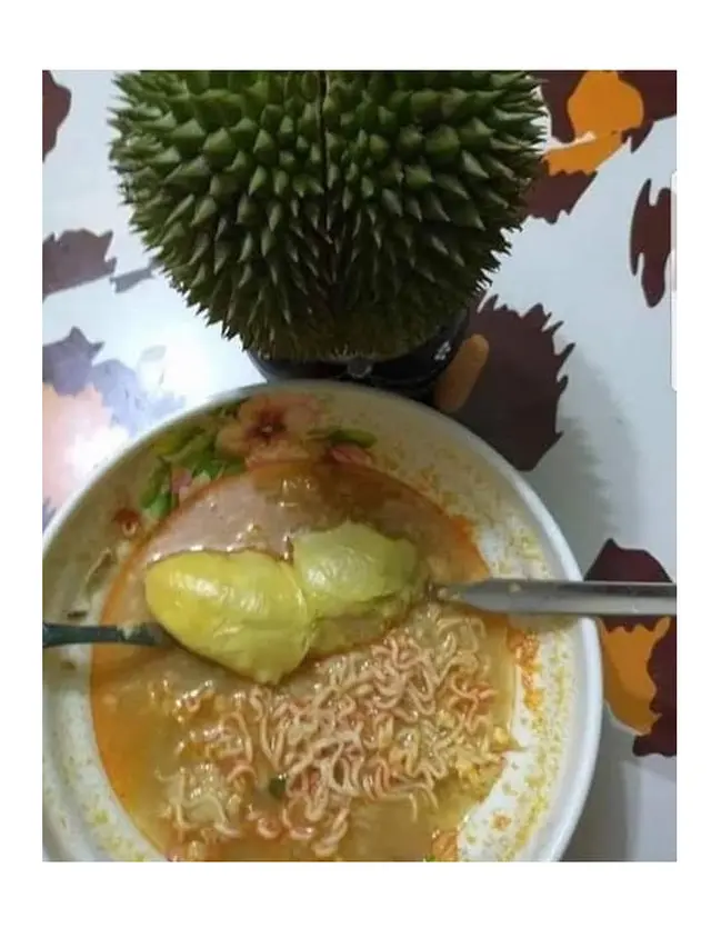 Perlu Kamu Coba, Begini 10 Cara Nyeleneh Masak Mi yang Super Kocak
