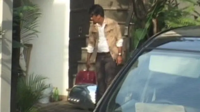 [VIDEO] Dalami Kasus Anas, KPK Geledah Rumah Tersangka Hambalang Lain