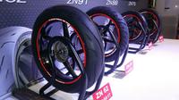 Ban tubeless mampu menahan angin lebih lama ketika tertusuk benda tajam.