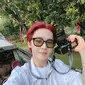 Dalam akun Instagram pribadinya, Kun WayV juga mengunggah momen saat berada di bus wisata TransJakarta. Caption yang ditulis olehnya juga curi perhatian karena dituliskan memakai bahasa Indonesia serta adanya singkatan kata. (Liputan6.com/IG/@kun11xd)