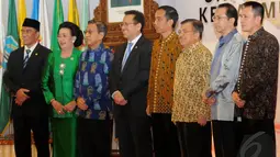 Jokowi menghadiri acara Satu Dasawarsa DPD RI bersama Wakil Presiden Boediono, Wakil Presiden Terpilih Jusuf Kalla (JK), Ketua DPD Irman Gusman, dan Ketua DPR RI Marzuki Alie