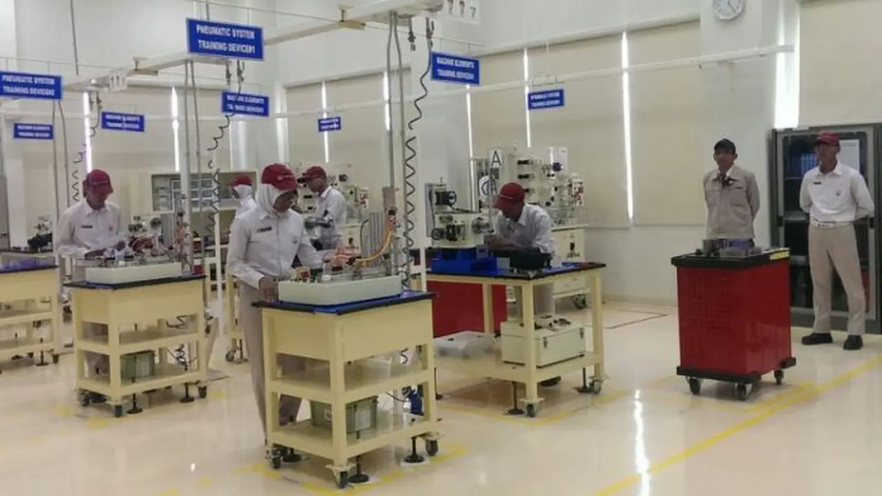 Akademi Komunitas Toyota Indonesia (AKTI) 