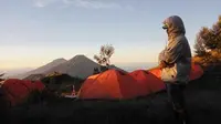 Panorama Gunung Prau di pagi hari. (Liputan6.com/Muhamad Ridlo)