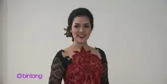 Lagu yang dinyanyikan oleh Raisa beberapa kali masuk menjadi soundtrack sebuah film. Tetapi untuk film ‘Terjebak Nostalgia’, Raisa merasa sangat berbeda saat melihat lagunya menjadi pengiring di beberapa adegan yang ia lakukan.