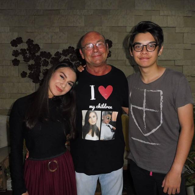 Jarang Terekspos, Ini 6 Momen Kebersamaan Irish Bella dan Ayah Bulenya