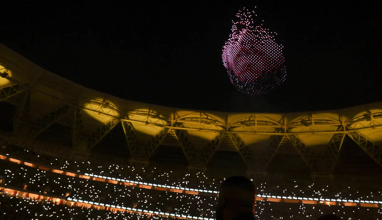 Benzema diperkenalkan sebagai pemain Al-Ittihad di depan ribuan penggemar di Arab Saudi pada 8 Juni, sehari setelah klub kaya minyak itu kerajaan baru saja gagal menggulung Lionel Messi. (AFP Photo)