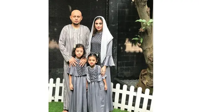 Gugat Cerai Suami, Ini 6 Potret Asha Shara dengan Keluarga Kecilnya