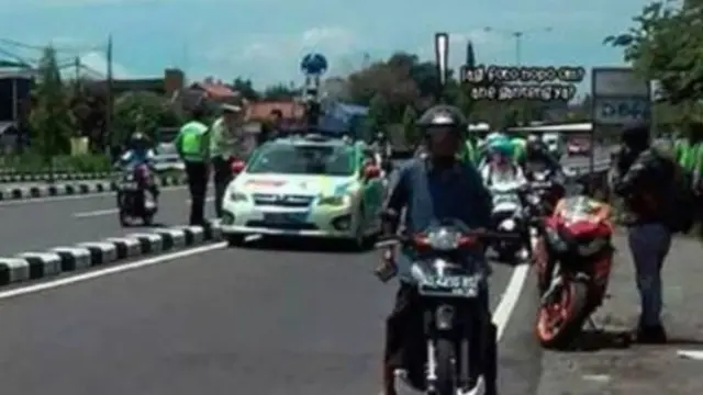 8 Momen Kocak Saat Mobil Google Street View Berkeliling