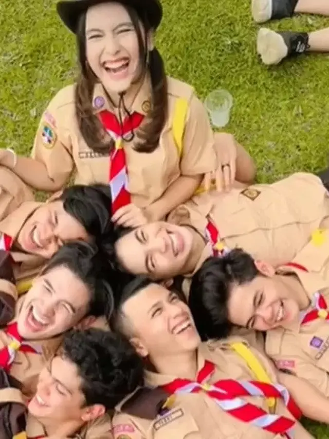 6 Foto Jadul Pesinetron Cewek Saat Pakai Seragam Pramuka Ini Curi Perhatian