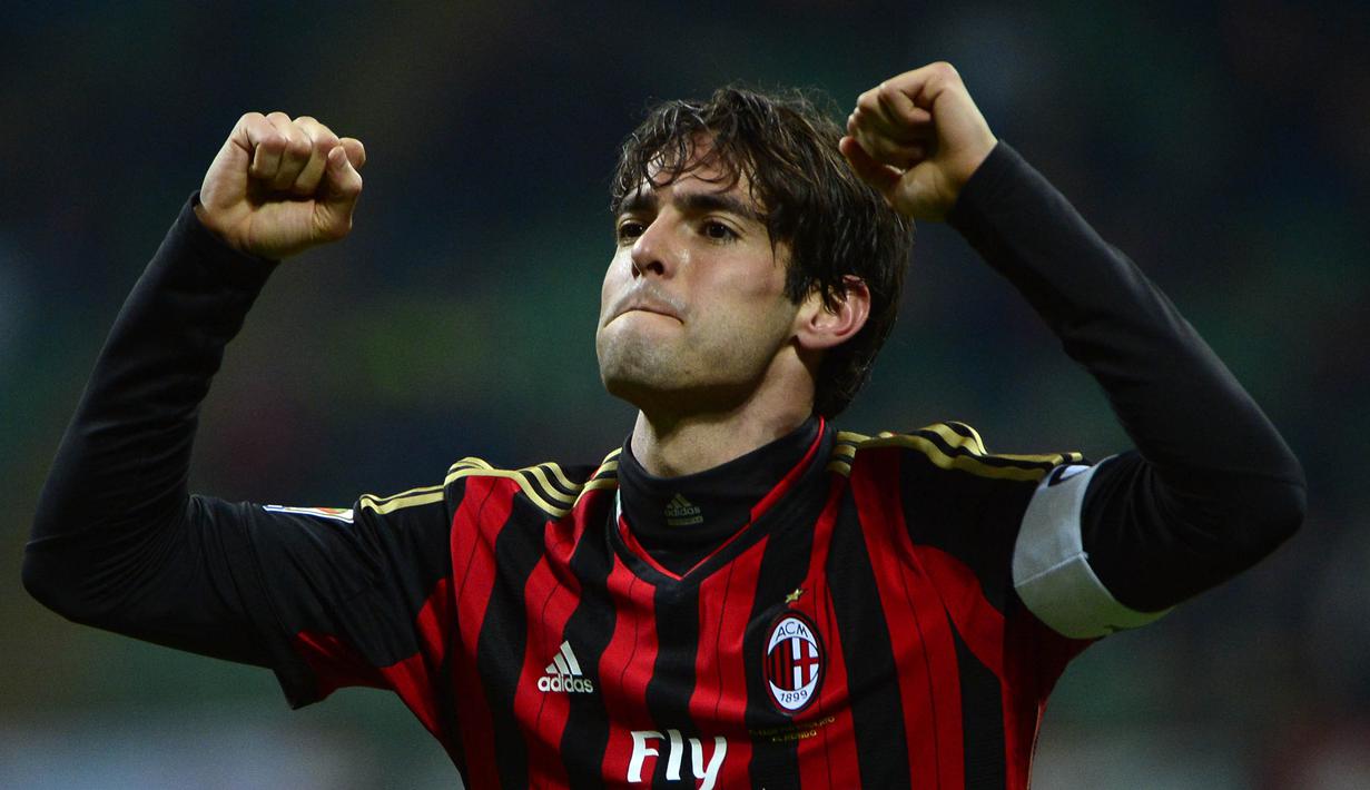 7. Kaka - Gelandang yang dikenal religuis ini akhirnya memutuskan pensiun di usia 35 tahun. Kaka merupakan pemain terakhir yang berhasil meraih gelar Ballon d'Or sebelum era Lionel Messi dan Cristiano Ronaldo. (AFP/Olivier morin)