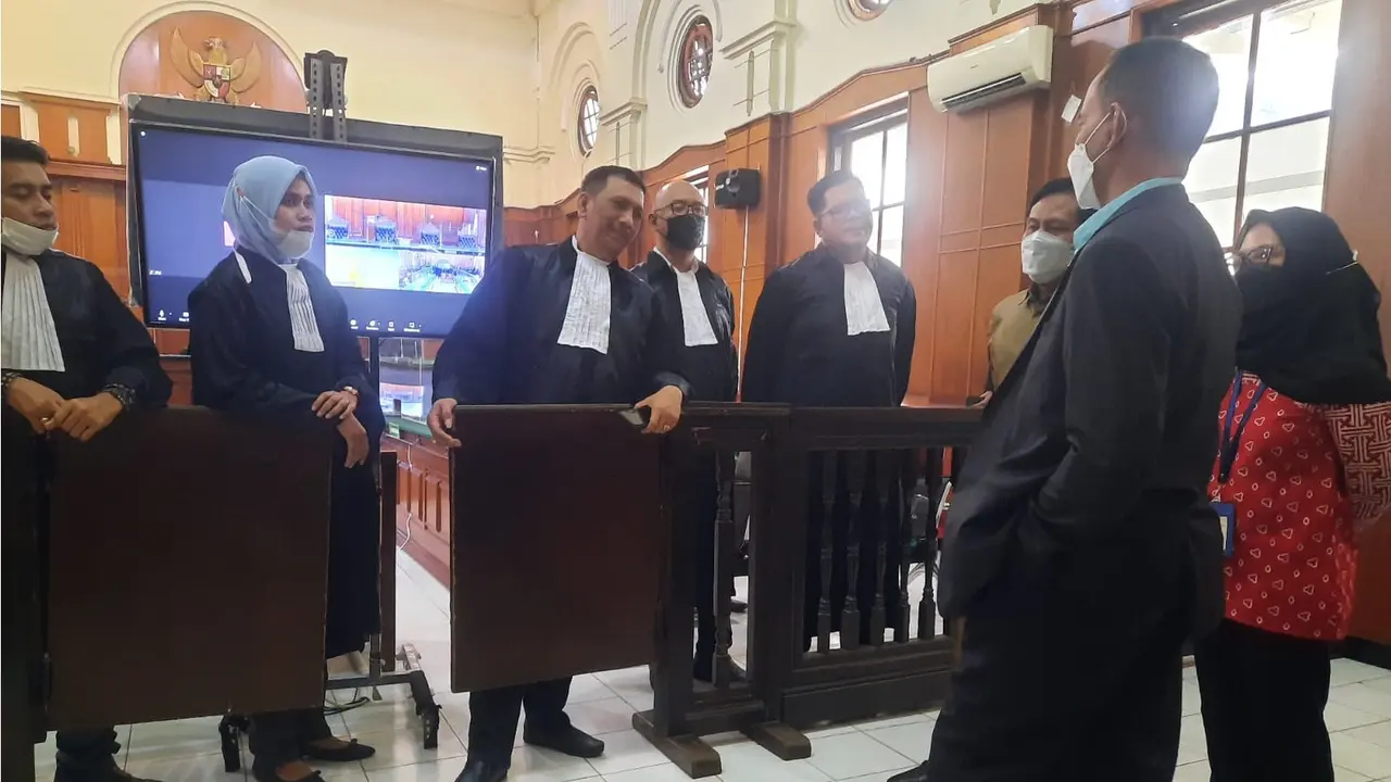 Ketua Bidang Pengawasan Hakim dan Investigasi Komisi Yudisial (KY) Joko Sasmito saat menghadiri sidang lanjutan kasus pencabulan anak kiai Jombang. (Dian Kurniawan/Liputan6.com)