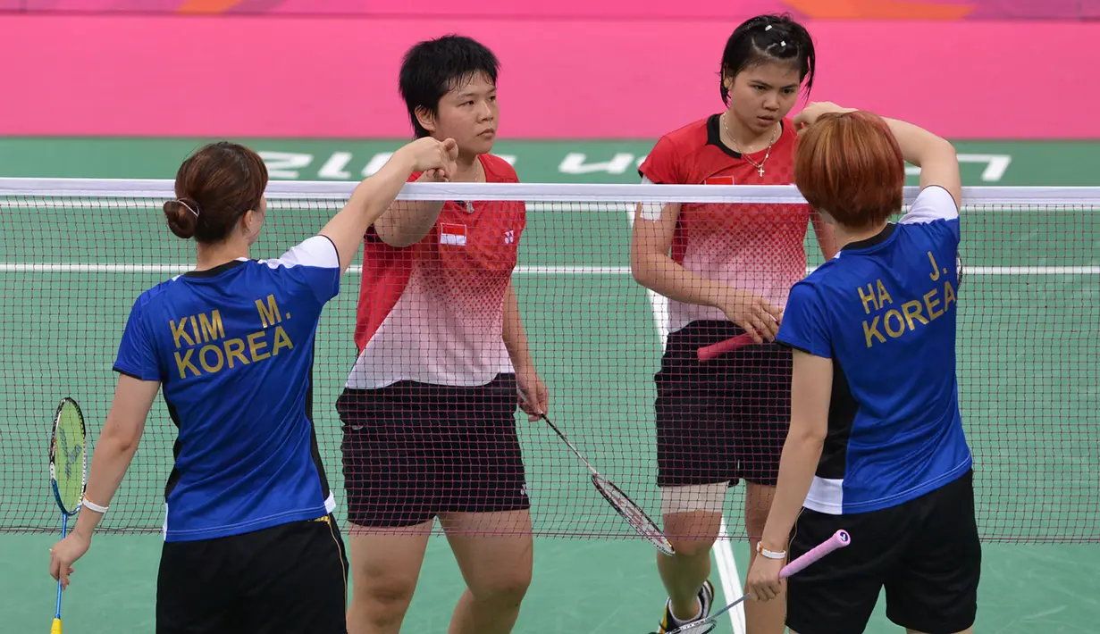 Pada laga tersebut, Greysia Polii/Meiliana Jauhari "mengalah" 1-2 (21-18, 14-21, 12-21) dari pasangan Korea yang juga beurusaha "mengalah", Ha Jung-eun/Kim Min-jung yang akhirnya juga didiskualifikasi. (Foto: AFP/Adek Berry)