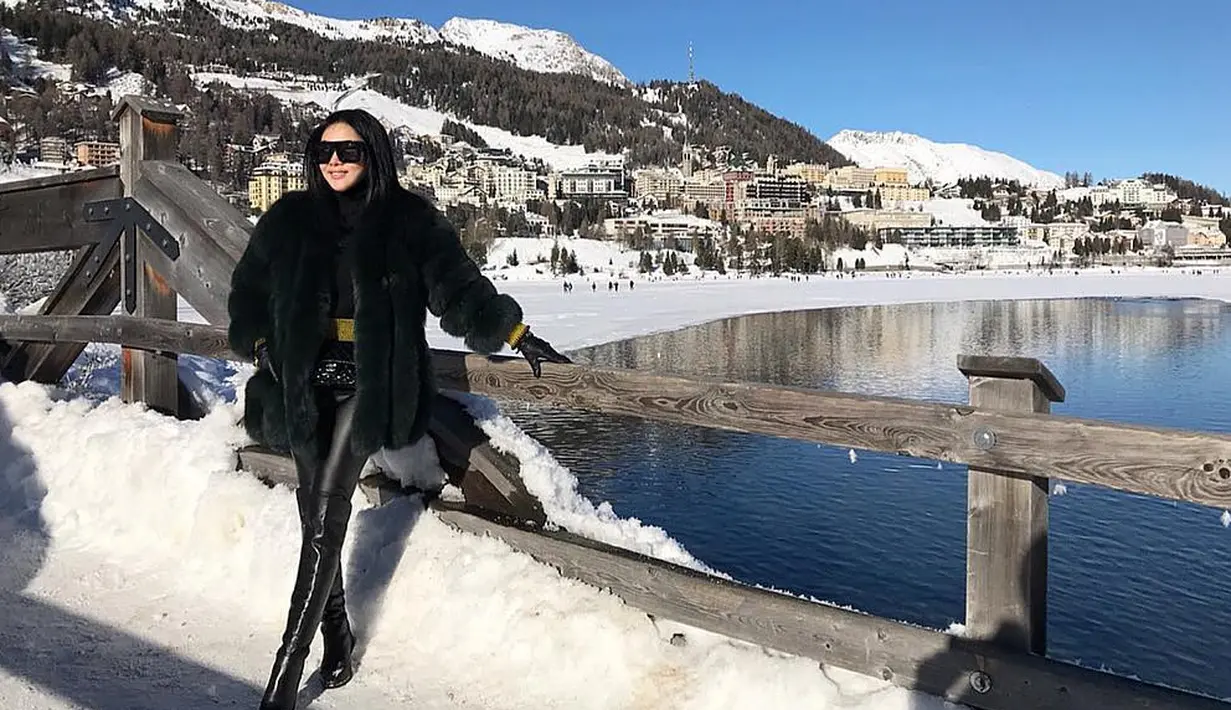 Bagi Syahrini, liburan ke luar negeri bukan lah hal yang aneh lagi. Sepertinya sudah tak bisa dihitung dengan jari lagi seberapa sering si princess yang satu ini bertandang ke luar negeri dan kali ini Eropa menjadi pilihannya. (Instagram/princessyahrini)