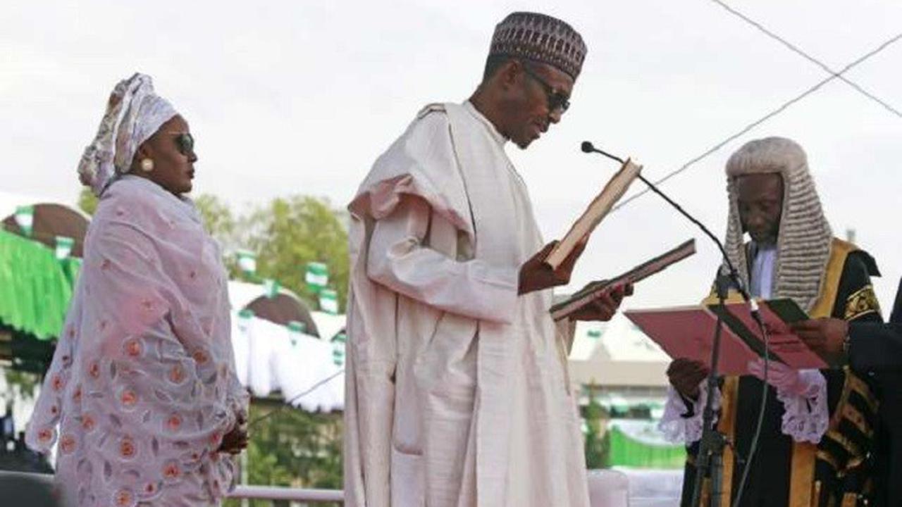 Saat pelantikan Presiden Muhammadu Buhari didampingi oleh Aisha Buhari
