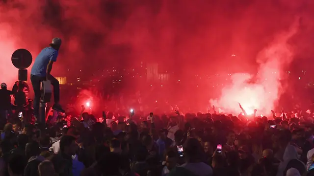 FOTO: Lolos ke Final Liga Europa, Suporter Marseille Turun ke Jalan