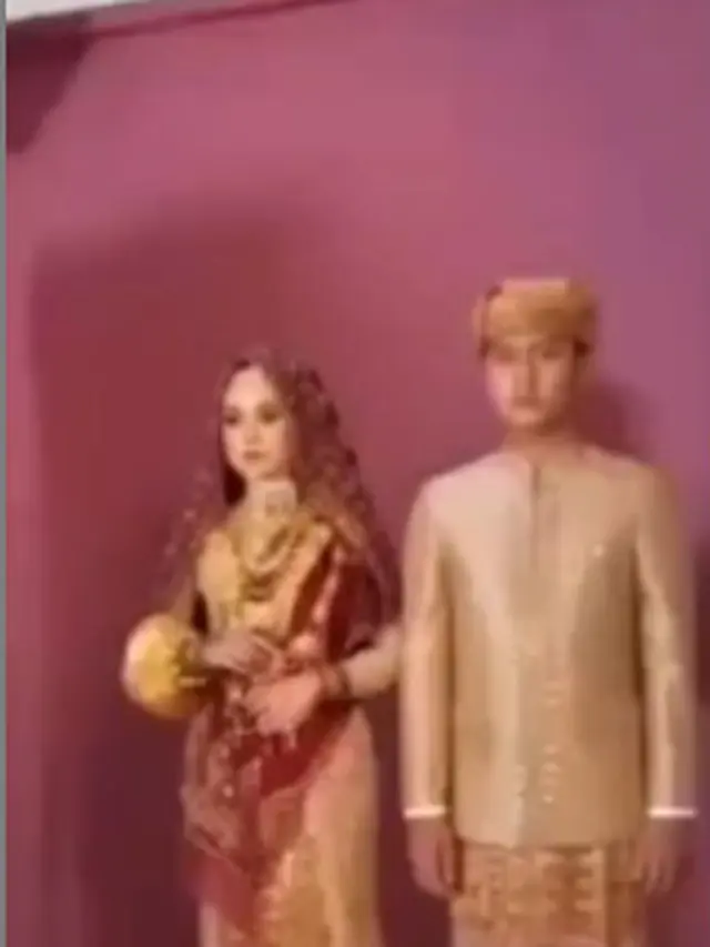 Umumkan Segera Menikah, Ini 5 Potret Rizky Billar dan Lesty Kejora Berbusana Minangkabau
