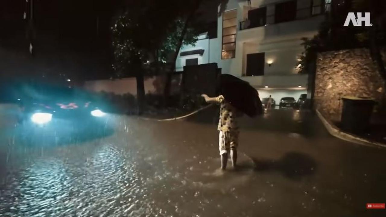 6 Potret Rumah Baru Atta Halilintar Terkena Banjir, Mobil Mewahnya Nyaris Terendam