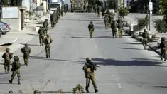 Tentara Israel terlihat di Balata, sebuah kamp pengungsi Palestina di Nablus, Tepi Barat, Kamis (23/11/2023). Penyerbuan tentara Israel ke wilayah permukiman warga ini menewaskan seorang warga Palestina dan melukai tiga lainnya. (AP Photo/Majdi Mohammed)