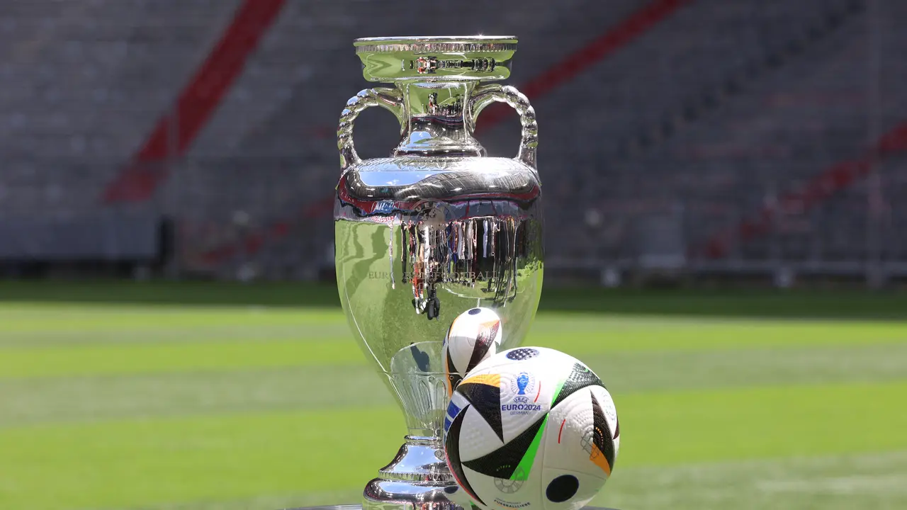 Trofi Euro atau Piala Eropa