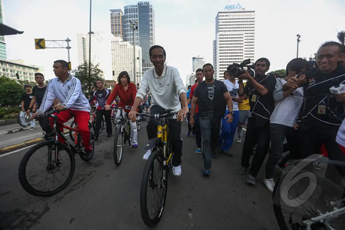 Presiden Jokowi Bersepeda Santai di Car Free Day