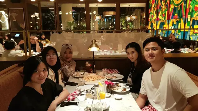 6 Potret Ashilla Eks Blink dan Suami Usai Menikah, Terlihat Bak Pasangan ABG