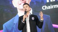 Chairman Rans Nusantara FC, Raffi Ahmad memberikan pernyataan saat Grand Launching Jersey Rans Nusantara FC bersama Ronaldinho di Menara Mandiri Level 9, Sudirman, Jakarta, Jumat (24/06/2022). (Bola.com/Bagaskara Lazuardi)
