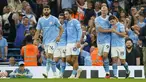 Penyerang Manchester City, Julian Alvarez (kanan) berselebrasi dengan rekan setimnya setelah mencetak gol pembuka ke gawang Newcastle United dalam laga Premier League 2023/2024 pekan 2 di Etihad Stadium, Minggu (20/8/2023) dini hari WIB. (AP Photo/Dave Thompson)