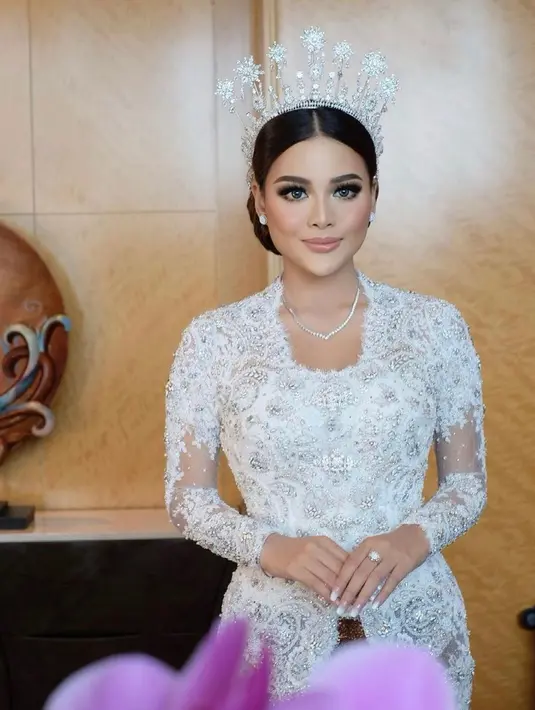 Bukan hanya lagu yang dinyanyikannya bersama Ashanty, Anang pun memberikan video kumpulan foto dan kenangannya bersama Aurel. Dimulai saat Aurel lahir hingga akhirnya menikah dengan Atta. (Instagram/bennusorumba)