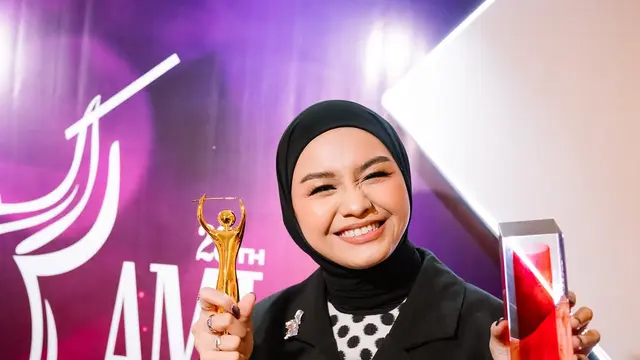 Gaya Salma Salsabil di AMI Awards 2025, Polkadot Modern dan Cropped Blazer yang Mencuri Perhatian