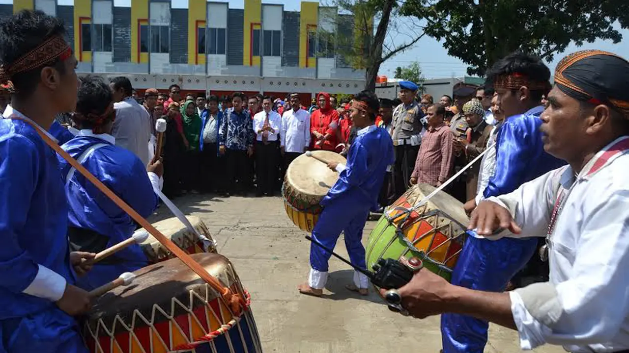 Diiringi Musik Dol, Bakal Cagub Bengkulu Daftar ke KPU