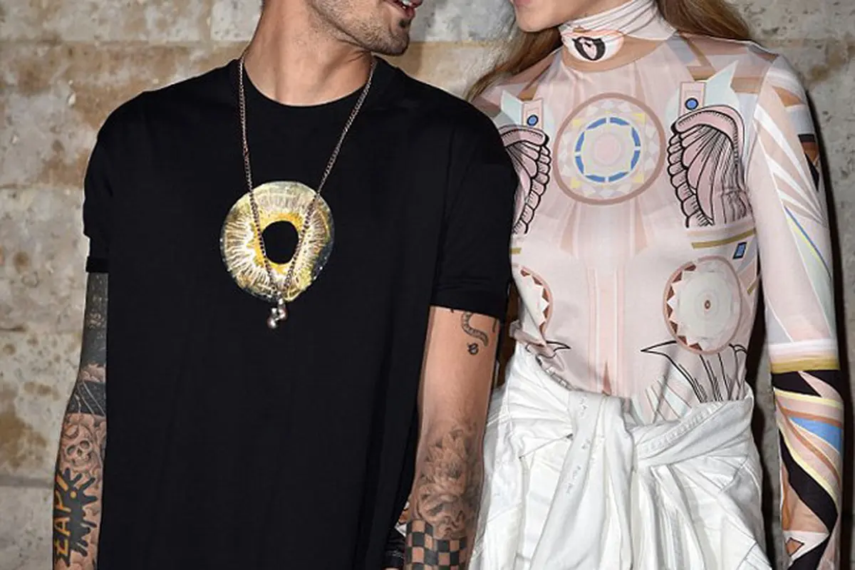 Zayn Malik dan Gigi Hadid pamer kemesraan di ranjang. (Foto: Dailymail)