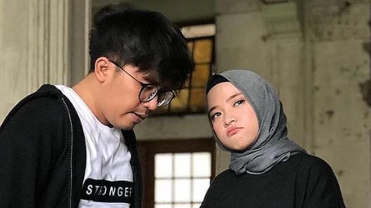 Nissa Sabyan Dituding Jadi Selingkuhan Keyboardis Band Sendiri, Ini 6 Potret Kebersamaannya