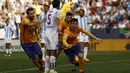 Ekspresi Lionel Messi setelah mencetak gol penentu kemenangan Barcelona atas Malaga dalam laga La Liga Spanyol di Stadion La Rosaleda, Malaga, Sabtu (23/1/2016). (Reuters/Jon Nazca)