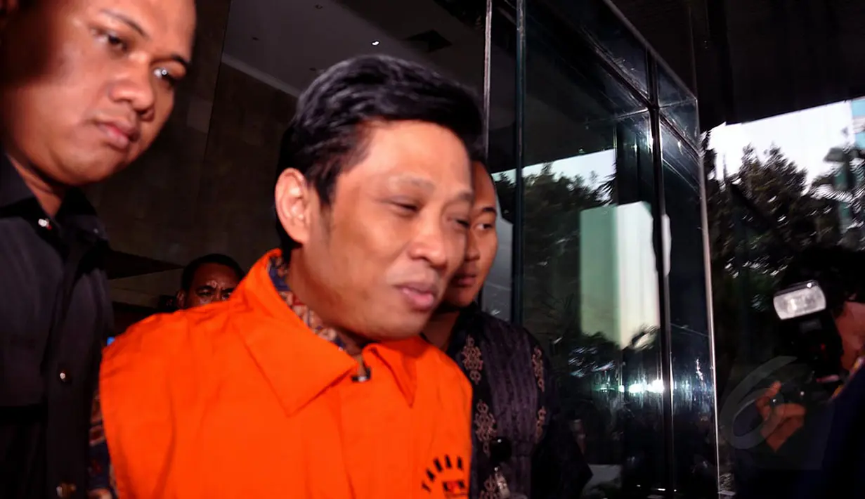 Usai ditetapkan sebagai tersangka, Direktur Utama PT Dutasari Citralaras, Mahfud Suroso, langsung ditahan KPK, (8/8/2014). (Liputan6.com/Miftahul Hayat)