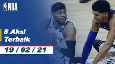 Berita video 5 aksi terbaik NBA hari ini, Jumat (19/2/2021) salah satunya ada slam dunk mematikan dari LeBron James.