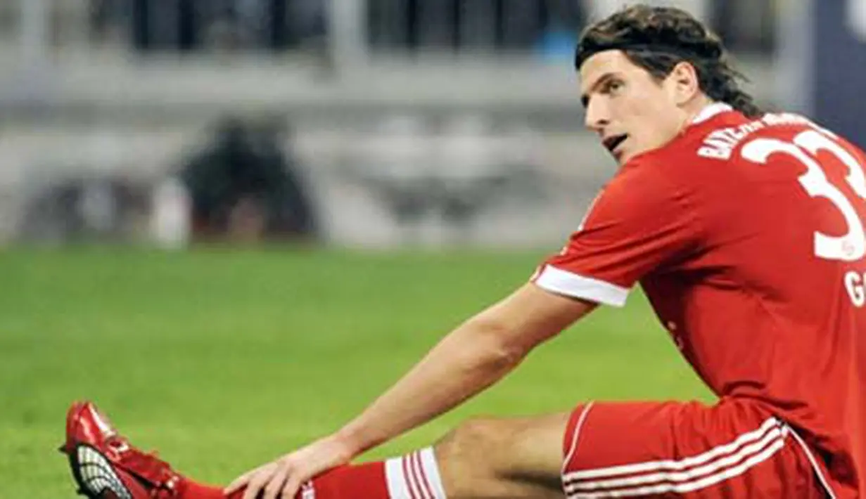 Reaksi kekecewaan striker Bayern Munich, Mario Gomez seusai laga menjamu Bayer Leverkusen dalam lanjutan Bundesliga di Allianz Arena, 22 November 2009. Partai berakhir draw 1-1. AFP PHOTO DDP/OLIVER LANG