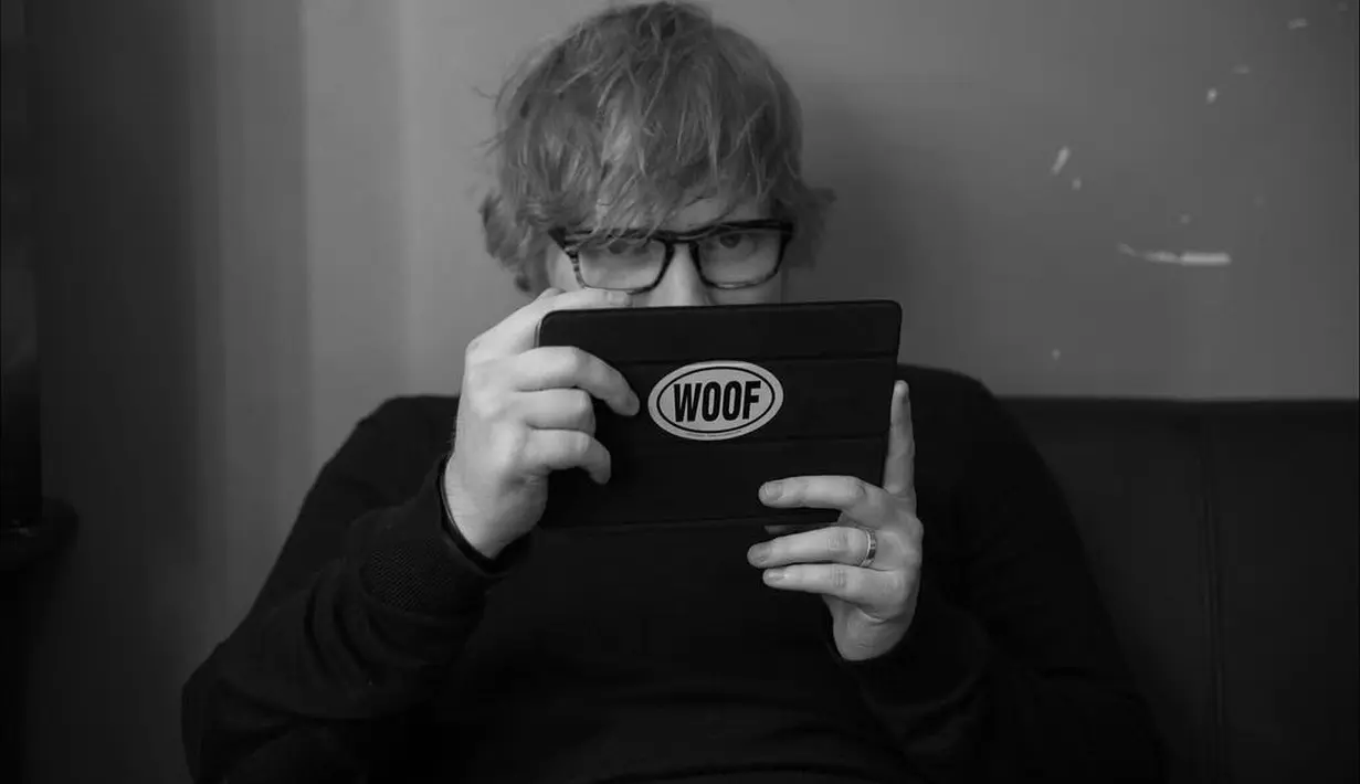 Ed Sheeran merasa terlalu terfokus dengan handphone. Ia pun hiatus sosial media selama satu tahun. Setelah kembali ke sosial media, ia pun memutuskan untuk berhenti main Twitter. (instagram/teddysphotos)