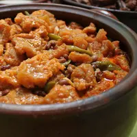 Sedapkan makanan dengan sambal goreng krecek, ini resepnya!| Via:loveindonesia.com