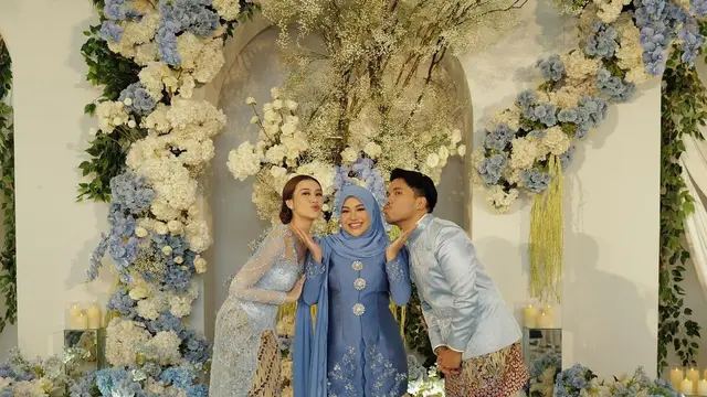 Kebaya Aurel Hermansyah