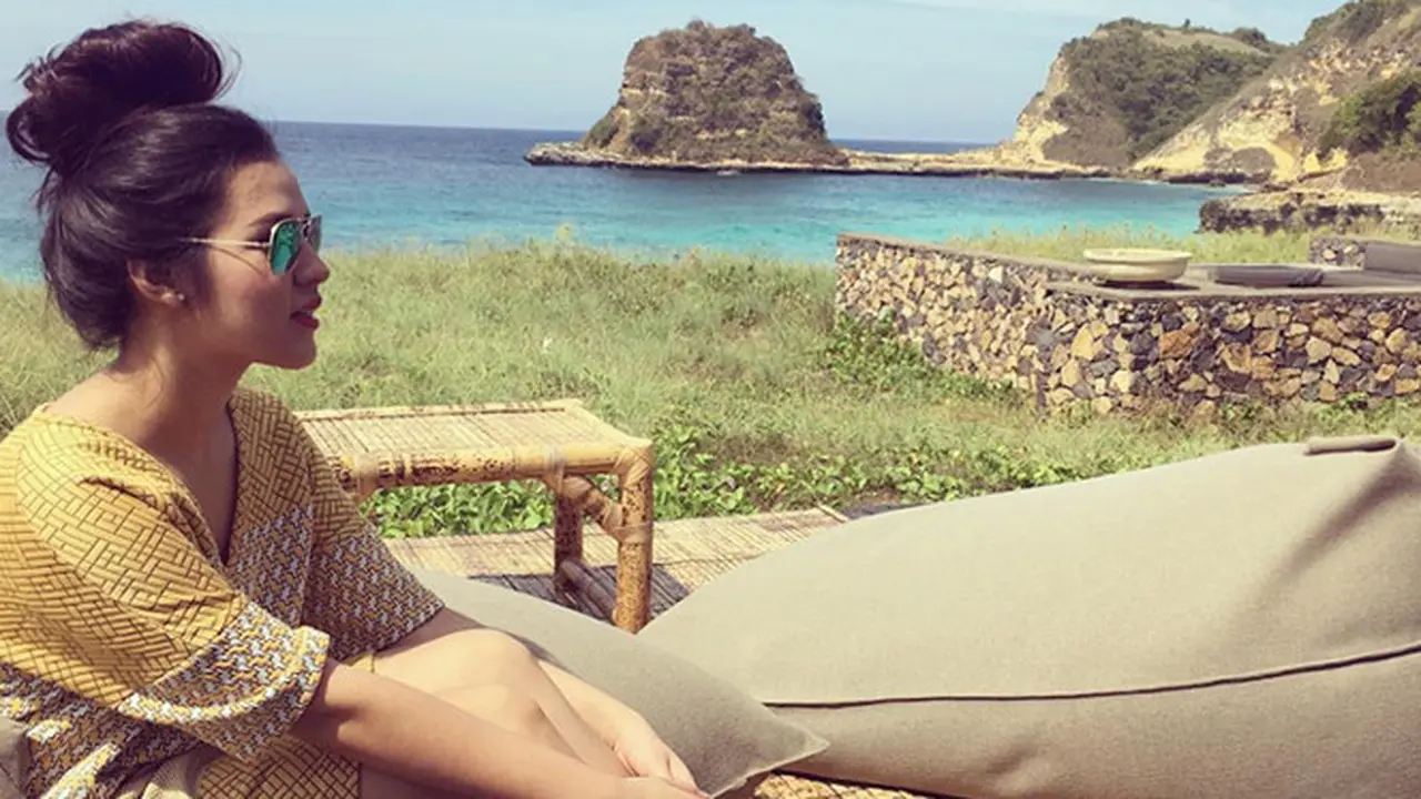 Seharian beraktivitas di luar ruangan nggak bikin cantiknya Raisa memudar, apa ya rahasianya?