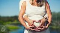 Ilustrasi kehamilan seorang perempuan yang tengah mengandung, didampingi pasangan hidupnya. (Liputan6.com)