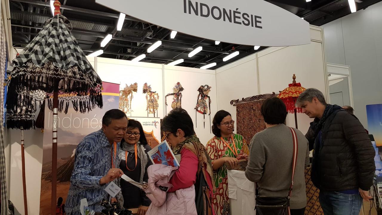 Pameran kebudayaan Indonesia di Swiss.