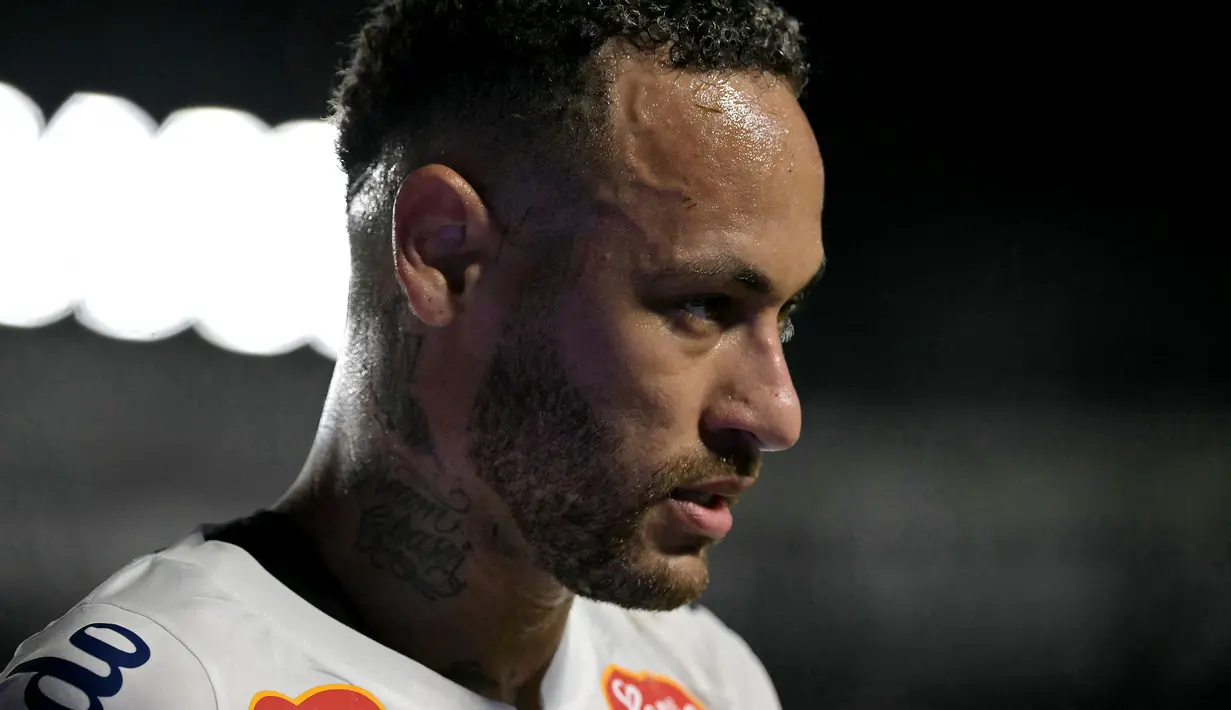 Seperti diketahui, Neymar telah lama absen membela Brasil sejak mengalami cedera lutut parah pada Oktober 2023. Meskipun begitu, ia merupakan pencetak gol terbanyak Selecao dengan 79 gol. (AFP/Nelson Almeida)