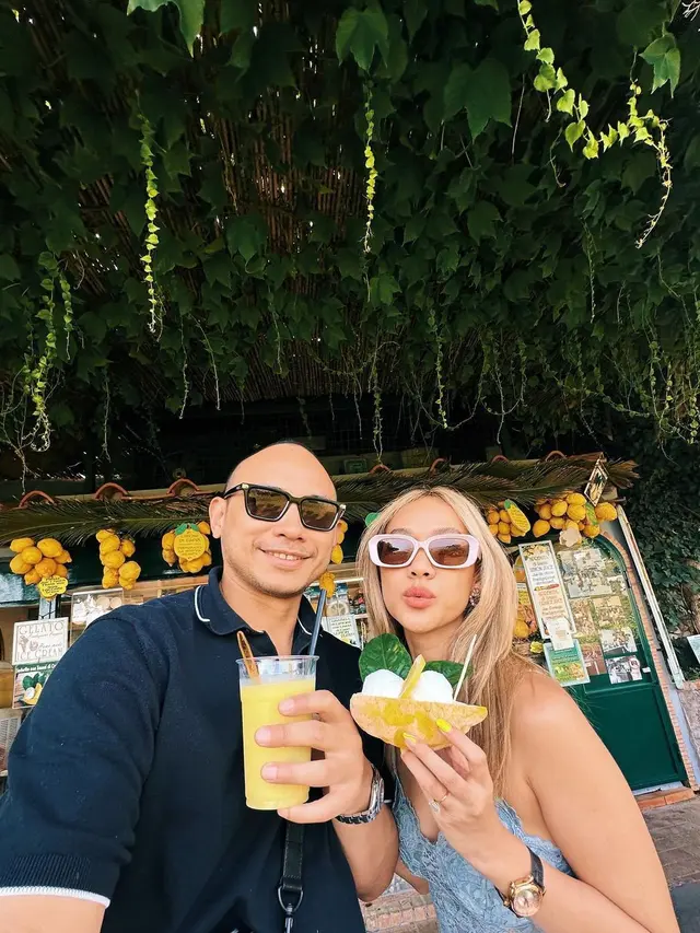 6 Gaya Musim Panas BCL Padukan Tanktop dan Bralette dengan Tas Dior Rp56 Jutaan saat Honeymoon Bareng Tiko Aryawardhana di Italia