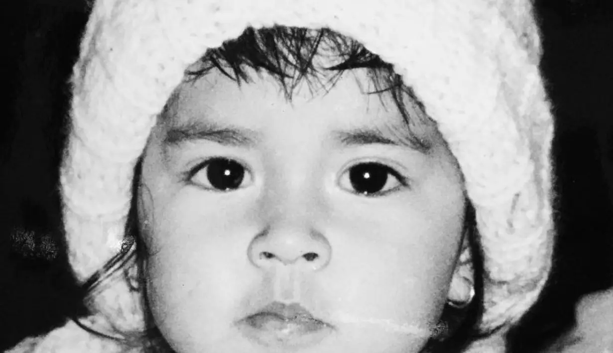 Dengan foto-foto masa kecil yang imut, tak heran jika Raisa tumbuh menjadi perempuan yang cantik dan bertalenta (@riaallan2388)