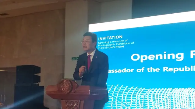 Duta Besar Korea Selatan untuk Indonesia Kim Chang-beom dalam pembukaan pameran foto DMZ di Museum Nasional Jakarta (Liputan6.com/Happy Ferdian)