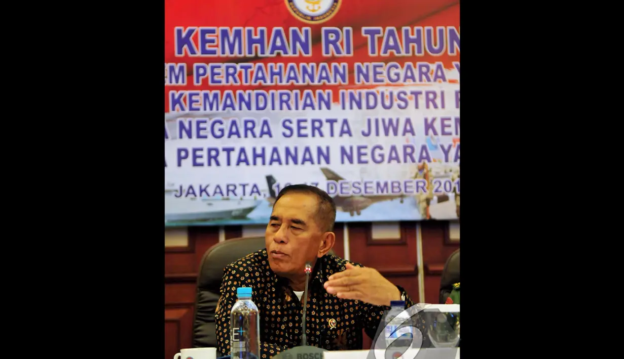 Ryamizard menjelaskan untuk membangun pertahanan yang kuat memerlukan Alutsista yang canggih dan modern, Jakarta, Rabu (17/12/2014). (Liputan6.com/Johan Tallo)